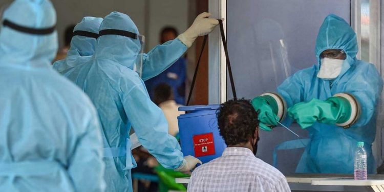 കോവിഡ് ലക്ഷണങ്ങളുമായി എത്തുന്നവർക്കും പരിശോധനയില്ല ; പരാതി ഉയരുന്നു