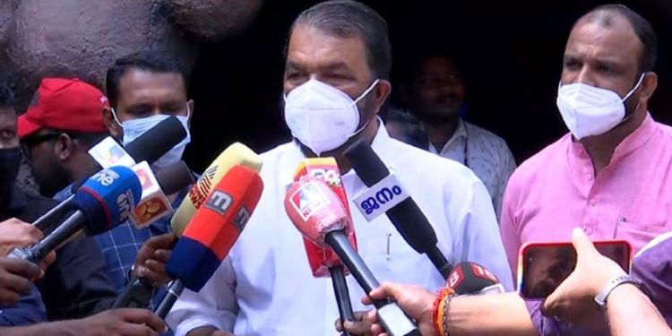 വിദ്യാർഥിക്ക് സ്കൂളിൽ പാമ്പുകടിയേറ്റ സംഭവം : സമഗ്രമായ അന്വേഷണത്തിന് നിർദേശിച്ച് മന്ത്രി