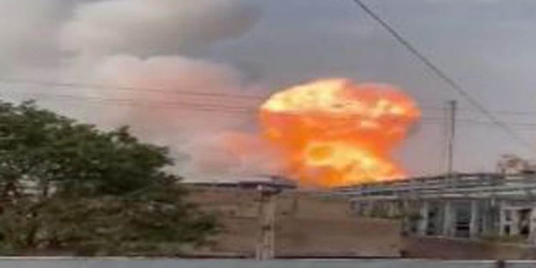ഗുജറാത്തിൽ കെമിക്കൽ ഫാക്ടറിയിൽ വൻ പൊട്ടിത്തെറി
