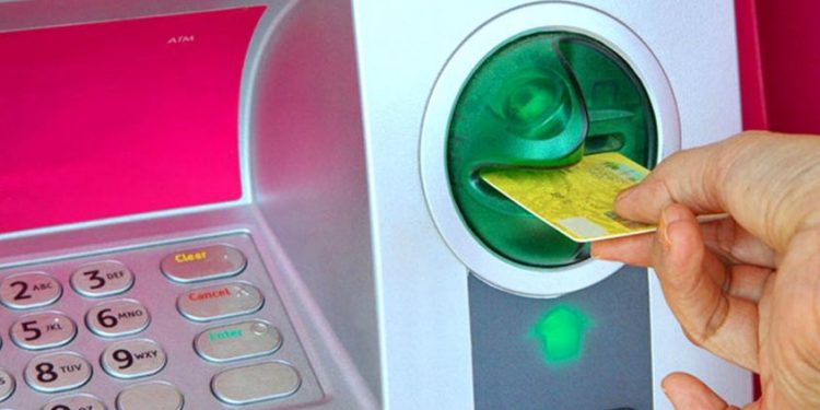 അഞ്ചിരട്ടി പണം തരും എടിഎം ; 500 രൂപ ചോദിച്ചാൽ 500ന്റെ അഞ്ച് നോട്ട് തരും! ഓടിയെത്തി ജനം