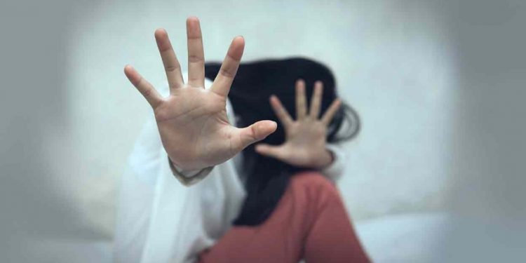 അധ്യാപികയെ പ്രിൻസിപ്പൽ പീഡിപ്പിച്ചു; ദൃശ്യങ്ങൾ ഇന്റർനെറ്റിൽ: പിന്നാലെ തട്ടിക്കൊണ്ടുപോയി