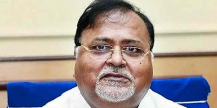 പാർഥ ചാറ്റർജിയുടെ വീട്ടിൽ മോഷണം; റെയ്ഡെന്ന് തെറ്റിദ്ധരിച്ച് നാട്ടുകാർ