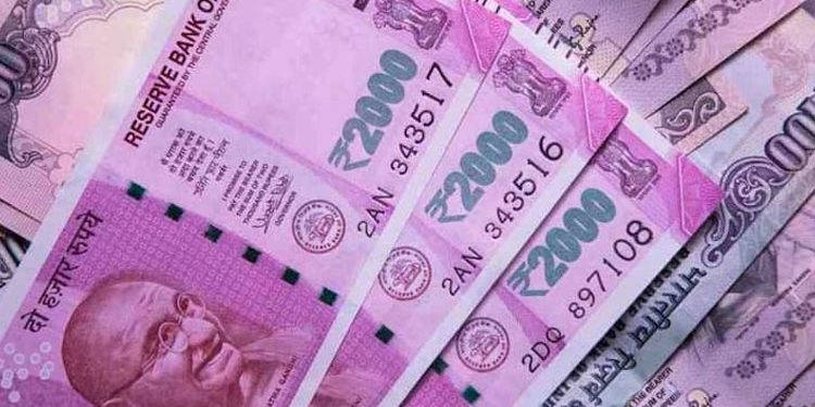 പുതിയ റെക്കോർഡിട്ട് രൂപ; ചരിത്രത്തിലെ ഏറ്റവും വലിയ ഇടിവ്