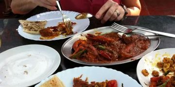 ഹോട്ടലുകളും റസ്റ്ററന്‍റുകളും സർവിസ് ചാർജ് ഈടാക്കരുതെന്ന ഉത്തരവിന് സ്റ്റേ