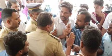 ബിരിയാണി വാങ്ങിത്തരാമെന്ന് പറഞ്ഞ് വിദ്യാർഥികളെ എസ്എഫ്ഐ മാർച്ചിന് എത്തിച്ചെന്ന് പരാതി