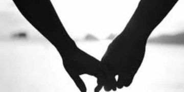 15കാരനുമായി ഒളിച്ചോടി ലൈം​ഗിക ബന്ധത്തിലേർപ്പെട്ടു ; 30കാരിക്കെതിരെ കേസ്