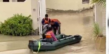 കനത്ത മഴ; യുഎഇയില്‍ വെള്ളപ്പൊക്കത്തില്‍ കുടുങ്ങിയ കുടുംബത്തെ രക്ഷപ്പെടുത്തി