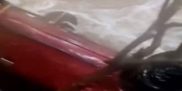 പത്തനംതിട്ടയില്‍ കാര്‍ ഒഴുക്കില്‍പ്പെട്ടു; ‍ഡ്രൈവറെ രക്ഷപ്പെടുത്തി