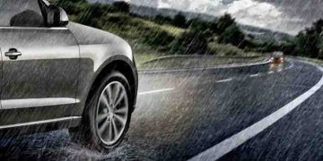 നനഞ്ഞ റോഡുകളില്‍ ഇക്കാര്യങ്ങള്‍ ശ്രദ്ധിക്കൂ, ജീവന്‍ രക്ഷിക്കാം!