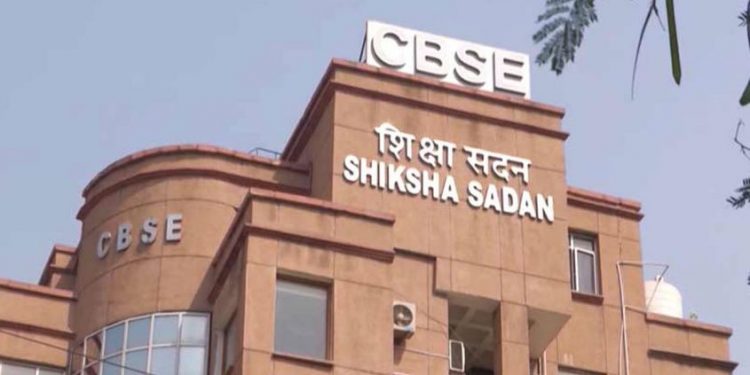 ബിരുദപ്രവേശന നടപടികള് നീട്ടിവയ്ക്കണം ; സര്വകലാശാലകളോട് യുജിസി