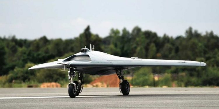 ഇന്ത്യ നിർമിച്ച ആളില്ലാ യുദ്ധവിമാനത്തിന്റെ ആദ്യ പറക്കൽ വിജയം