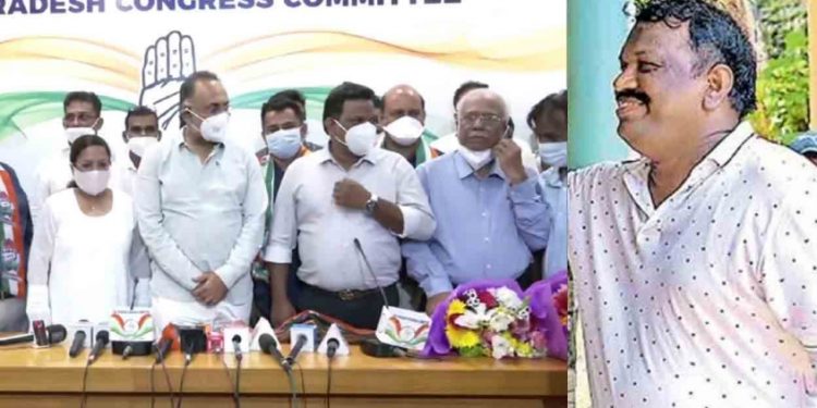 പ്രതിപക്ഷ നേതാവ് ഗോവ മുഖ്യമന്ത്രിയുടെ വീട്ടിൽ; ലോബോയെ നീക്കി കോൺഗ്രസ്