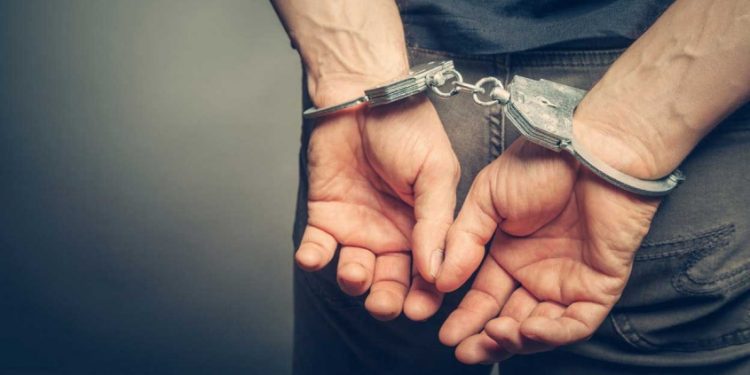 മകനെ വെട്ടിക്കൊന്ന് കഷ്ണങ്ങളാക്കി ബാഗുകളിൽ പല സ്ഥലങ്ങളിൽ നിക്ഷേപിച്ചു; പിതാവ് അറസ്റ്റിൽ