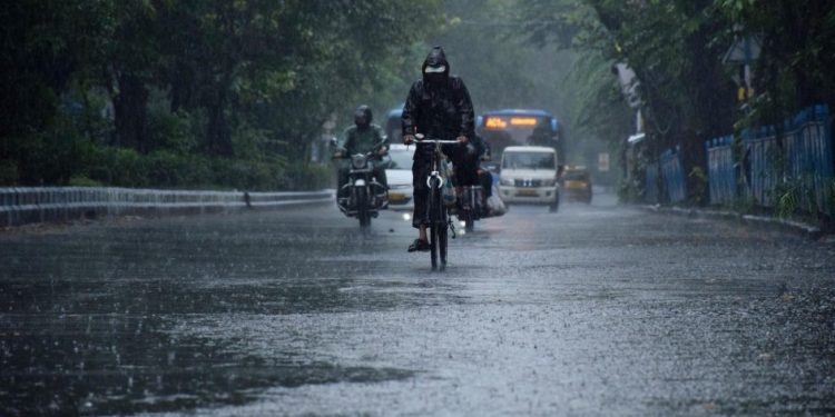 കനത്ത മഴ ; കണ്ണൂര് ജില്ലയിലെ വിദ്യാഭ്യാസ സ്ഥാപനങ്ങൾക്ക് നാളെ അവധി