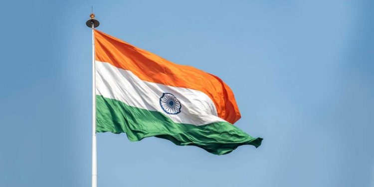 വീടുകളിലും സ്ഥാപനങ്ങളിലും ദേശീയപതാക ഉയർത്തും; കുടുംബശ്രീ മുഖേന പതാക നിർമിക്കും