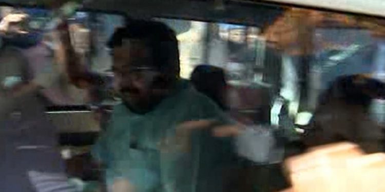 ശബരീനാഥനെ കസ്റ്റഡിയിൽ വിടണമെന്ന് പൊലീസ്; കോടതിയിൽ ഹാജരാക്കി; വൻ സുരക്ഷ