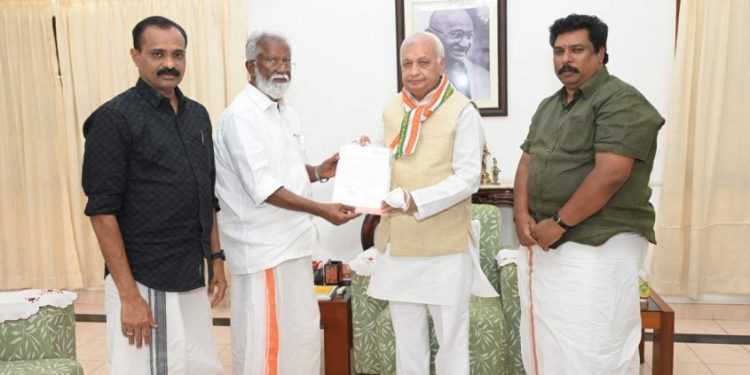 മന്ത്രി സജി ചെറിയാനെതിരെ നടപടി വേണം: രാഷ്ട്രപതിക്കും ഗവർണർക്കും പരാതി