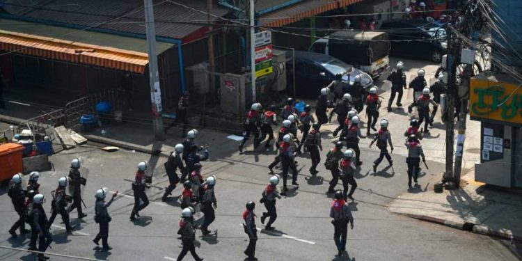 മ്യാൻമറിൽ മുൻ എംപി ഉൾപ്പെടെ നാലു പേരെ സൈന്യം വധിച്ചു