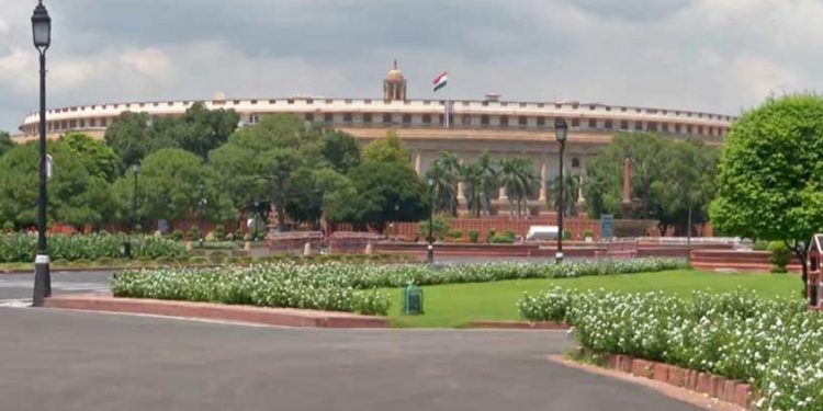 പ്രതാപൻ, രമ്യ ഹരിദാസ് ഉൾപ്പെടെ 4 എംപിമാർക്ക് സസ്പെൻഷൻ