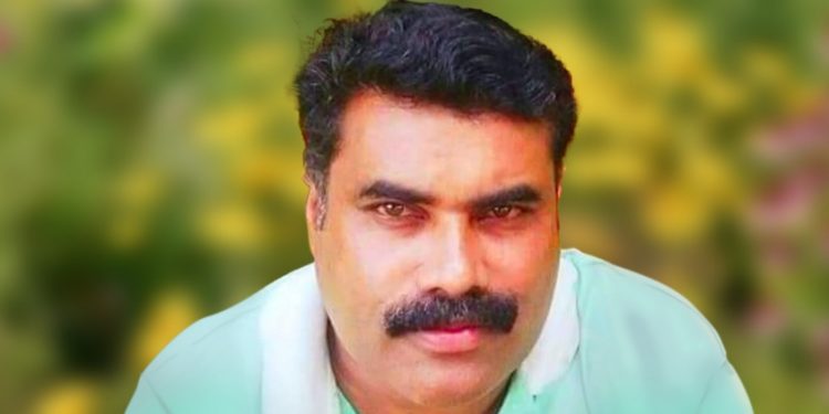 കാറിന്റെ തുറന്ന ഡോറിൽ ഇടിച്ച് ബൈക്ക് മറിഞ്ഞു ; മറ്റൊരു കാർ കയറി യുവാവ് മരിച്ചു