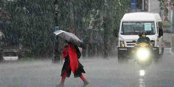 അറബിക്കടലിൽ കാറ്റ് ശക്തം; 5 നാൾ ഇടിമിന്നലോട് കൂടിയ വ്യാപക മഴ സാധ്യത ; 8 ജില്ലകളിൽ യെല്ലോ അലർട്ട്