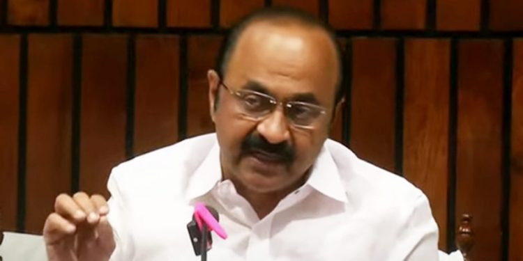 ‘ധൈര്യമുണ്ടെങ്കില് എനിക്കും സുധാകരനും എതിരെ കേസെടുക്കട്ടെ’: വെല്ലുവിളിച്ച് സതീശൻ