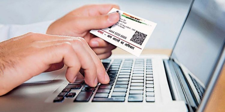 ആധാർ– വോട്ടർ കാർഡ് ബന്ധിപ്പിക്കൽ: പ്രചാരണം ഈ മാസം തുടങ്ങും