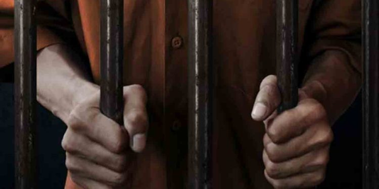 മദ്യപൻ അതിക്രമിച്ചു കയറി കാറോടിച്ചു; യുവതിയും മകളും രക്ഷപ്പെട്ടത് തലനാരിഴയ്ക്ക്