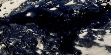 കൊച്ചിയില്‍ വഴി യാത്രക്കാരെ ടാര്‍ ഒഴിച്ച് പൊള്ളിച്ചു; 3 യുവാക്കള്‍ക്ക് ഗുരുതര പൊള്ളല്‍