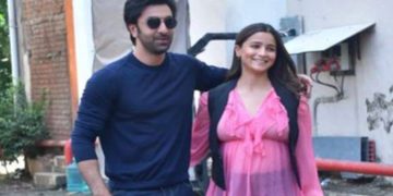 നിറവയറിൽ മനോഹരിയായി ആലിയ ഭട്ട്; ചേർത്തുപിടിച്ച് രൺബീർ, ‘ക്യൂട്ട് മമ്മ’ എന്ന് ആരാധകർ