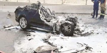 കുവൈത്തില്‍ വാഹനത്തിന് തീപിടിച്ച് അപകടം; രണ്ടുപേര്‍ മരിച്ചു