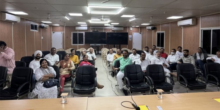 കേജ്‌രിവാളിന് ഭീഷണിയില്ല; 62ൽ 54 എംഎൽഎമാരും യോഗത്തിനെത്തിയെന്ന് എഎപി