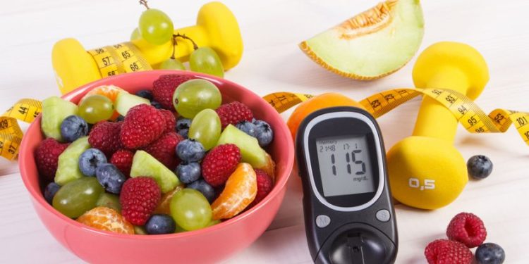 രക്തത്തിലെ പഞ്ചസാര നിയന്ത്രിച്ച് നിര്ത്താന് കഴിക്കാം ഈ പഴങ്ങള്