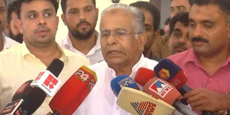 ‘ലിംഗസമത്വത്തിന് പെൺകുട്ടികൾ പാന്റ്സ് ധരിക്കണമെന്ന് പറയുന്നതിലെ യുക്തിയെന്ത്?’