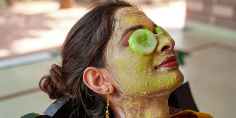 വരൾച്ച, പാടുകൾ, മുഖക്കുരു; തൊട്ടടുത്തുണ്ട് പരിഹാരം