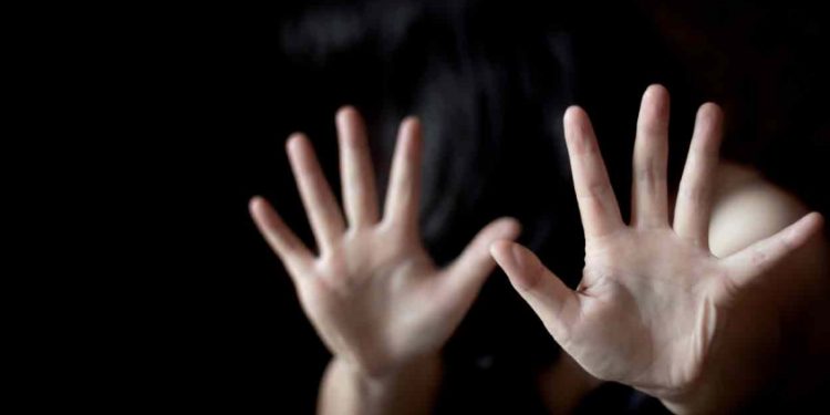 പരിശീലനത്തിനെന്ന പേരിൽ വിളിപ്പിച്ച് പീഡന ശ്രമം; യുവതിയെ സ്‌റ്റേഡിയത്തിൽനിന്ന് തള്ളിയിട്ടു