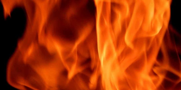 സിനിമയിലെ ക്ലൈമാക്സ് അനുകരിച്ചു ; 20 ലീറ്റർ പെട്രോൾ ശരീരത്തിലൊഴിച്ച് കത്തിച്ച് യുവാവ് ജീവനൊടുക്കി