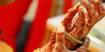 18 ആയില്ലെങ്കിലും ഋതുമതിയായാൽ മുസ്ലിം പെൺകുട്ടിക്ക് ഇഷ്ടമുള്ളയാളെ വിവാഹം ചെയ്യാമെന്ന് കോടതി