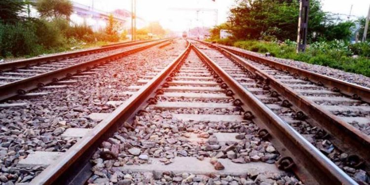 പീഡനം തടഞ്ഞ യുവതിയെ ട്രെയിനിൽനിന്ന് തള്ളിയിട്ടു; നോവായി കുഞ്ഞിന്റെ കരച്ചിൽ