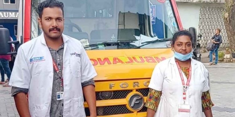 റെയിൽവേ സ്റ്റേഷൻ പ്ലാറ്റ്ഫോമിൽ യുവതി പ്രസവിച്ചു; രക്ഷകരായി ആംബുലൻസ് ജീവനക്കാർ