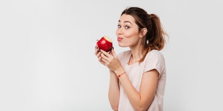 രാവിലെ ഉണര്ന്ന് എണീക്കുമ്പോൾ കടുപ്പത്തിലൊരു ആപ്പിള് ആയാലോ?