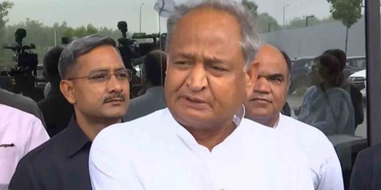 ഗാന്ധി കുടുംബത്തിന് എന്നില് വിശ്വാസമുണ്ട്; അധ്യക്ഷനാകാന് തയാർ: അശോക് ഗെലോട്ട്