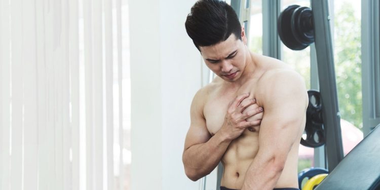 നെഞ്ചു വേദന മുതല്‍ അമിതമായ വിയര്‍പ്പ് വരെ; വ്യായാമ സമയത്ത് ഹൃദയം നിലച്ച് പോകുന്നതിന്റെ സൂചനകള്‍ ഇവ