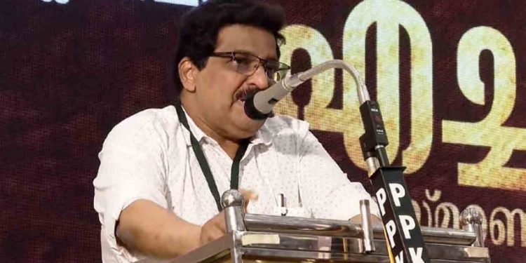 പിഎഫ്ഐ നിരോധനം: നിലപാട് മാറ്റില്ല; ഞാൻ ഒരു ബാപ്പയ്ക്ക് ജനിച്ചവൻ: മുനീർ