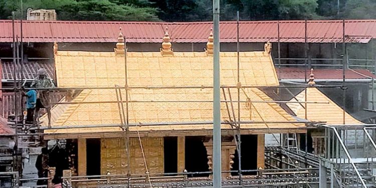 ശബരിമല ശ്രീകോവിലിന്റെ ചോർച്ച അടയ്ക്കൽ പൂർത്തിയായി