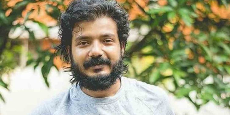 നടൻ ശ്രീനാഥ് ഭാസിക്കെതിരെ കേസ്; അധിക്ഷേപിച്ചെന്ന് അവതാരകയുടെ പരാതി