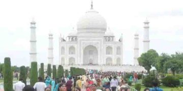താജ്മഹലിന്‍റെ പേര് മാറ്റണം: ആഗ്ര നഗരസഭയില്‍ ബിജെപി അംഗം, എതിര്‍പ്പ് പ്രതിഷേധം