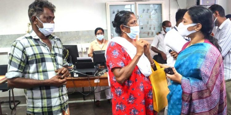 വേദനകള് പറഞ്ഞ് കണ്ണ് നിറഞ്ഞ് വിദ്യ; ആശ്വസിപ്പിച്ച് ചികിത്സ സൗജന്യമാക്കി മന്ത്രി വീണ