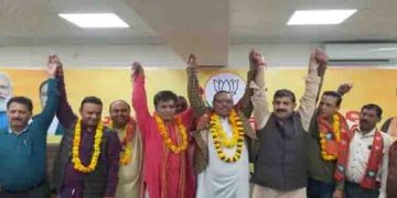 ജമ്മുവിൽ എട്ട് ആം ആദ്മി പാർട്ടി നേതാക്കൾ ബിജെപിയിൽ ചേർന്നു