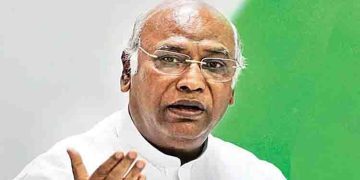 മല്ലികാർജ്ജുൻ ഖർഗെ നാളെ കോണ്‍ഗ്രസ് അധ്യക്ഷനായി ചുമതലയേല്‍ക്കും; തരൂരിൻ്റെ പദവിയിലും ചർച്ച